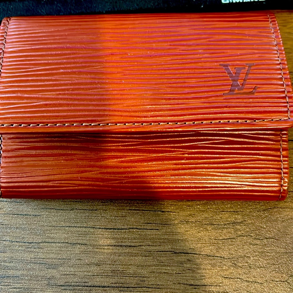 LV key case
Very good conditioning
Beautiful brown
Great condition